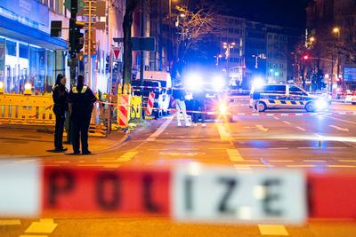 Uber-Fahrgast vermutlich aus fahrenden Auto erschossen - Sch?sse auf der Karlstrasse in der D?sseldorfer Innenstadt-stock-foto