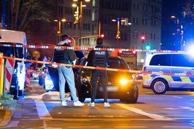 Uber-Fahrgast vermutlich aus fahrenden Auto erschossen - Sch?sse auf der Karlstrasse in der D?sseldorfer Innenstadt-stock-foto