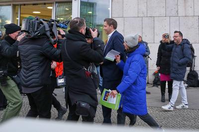 Berlin, Deutschland, 13.03.2025: Konrad-Adenauer-Haus: Start der Koalitionsverhandlungen zwischen Union und SPD: SPD-Che-stock-foto