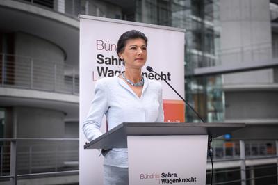 Berlin, Pressekonferenzen von BSW mit Sahra Wagenknecht im Bundestag-stock-foto