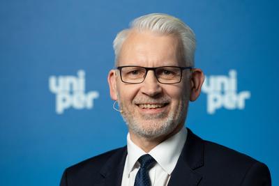 Michael LEWIS, Vorstandsvorsitzender, Chief Executive Officer CEO, Bilanzpressekonferenz der Uniper SE in Duesseldorf, 2-stock-photo