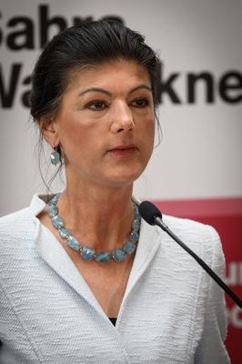 Berlin, Pressekonferenzen von BSW mit Sahra Wagenknecht im Bundestag-stock-foto
