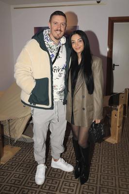 Max Kruse mit Ehefrau Dilara Mardine-stock-foto