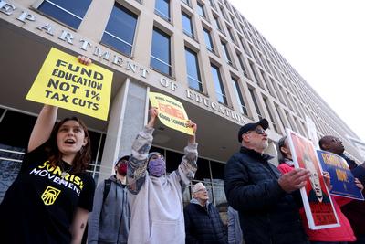 Protesters rally in front of the Department of Education in Washington, DC - 13 Mar 2025-stock-foto
