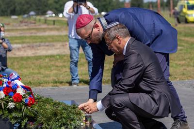Oswiecim POL, Auschwitz-Birkenau: Gedenkfeier 500.000 ermordete Sinti und Roma mit Kranzniederlegung, 02.08.2020 Virtuel-stock-photo
