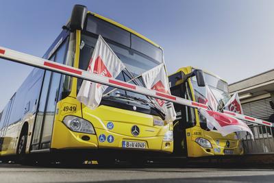 Busse der Berliner Verkehrsbetriebe BVG stehen auf dem Betriebsbahnhof Lichtenberg in Berlin, 29.02.2024. Ver.di hat fue-stock-photo