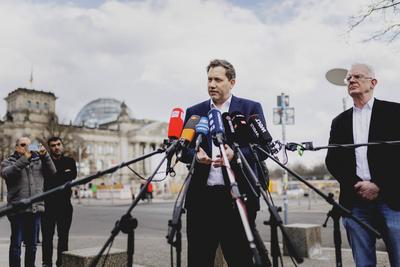 Pressestatement Lars Klingbeil-stock-foto