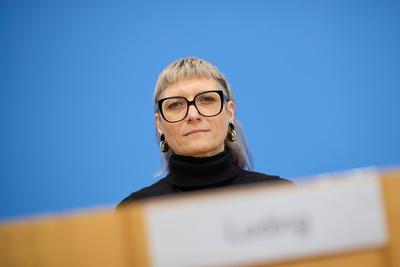 Missbrauchsfonds soll auslaufen - Heftige Kritik von Beauftragter-stock-foto