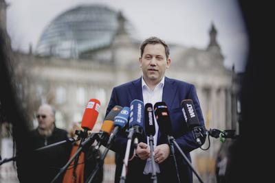 Pressestatement Lars Klingbeil-stock-foto