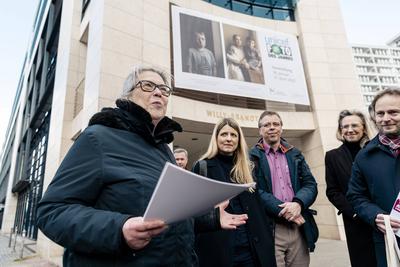 Aktion vor den Parteizentralen von CDU und SPD-stock-foto