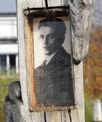 Stele zu Ehren des Widerstandsk?mpfers Georg Elser, aufgenommen am 30.10.2009, im Stadtteil Vauban in Freiburg.In rund-stock-foto