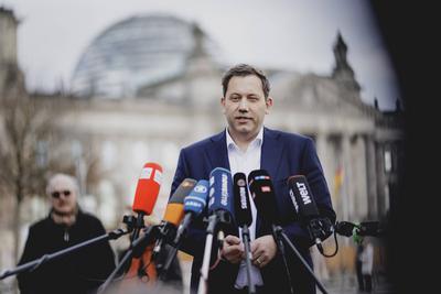 Pressestatement Lars Klingbeil-stock-foto