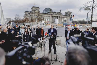 Pressestatement Lars Klingbeil-stock-foto