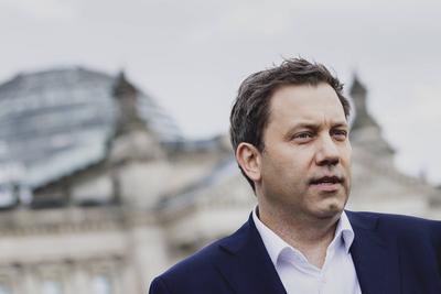 Pressestatement Lars Klingbeil-stock-foto