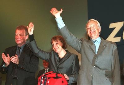 Die CDU Parteivorsitzende Angela Merkel und der CSU Parteivorsitzende Edmund Stoiber auf den CDU Parteitag in Essen. Li-stock-foto