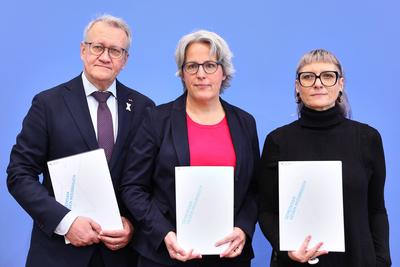 Berlin, Deutschland, 14.03.2025: Bundespressekonferenz: Fonds Sexueller Missbrauch vor dem Aus? ? Warum staatliche Veran-stock-foto