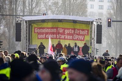 Streik vor der BVG Hauptverwaltung in der Holzmarktstrasse in Berlin am 29. Februar 2024. Streik bei der BVG *** Strike-stock-foto