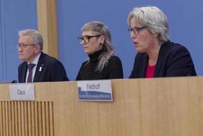 Fonds Sexueller Missbrauch vor dem Aus?-stock-foto