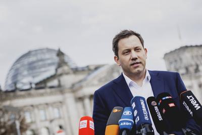 Pressestatement Lars Klingbeil-stock-foto
