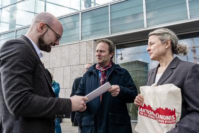 Aktion vor den Parteizentralen von CDU und SPD-stock-foto