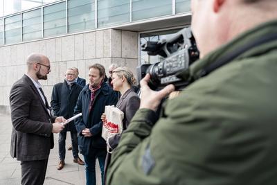 Aktion vor den Parteizentralen von CDU und SPD-stock-foto