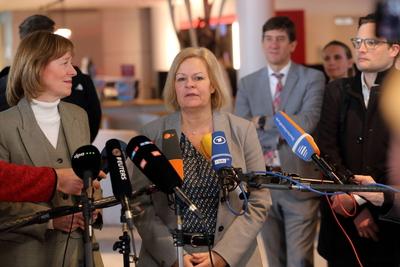 Tarifverhandlungen in Potsdam-stock-foto