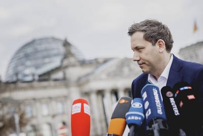 Pressestatement Lars Klingbeil-stock-foto