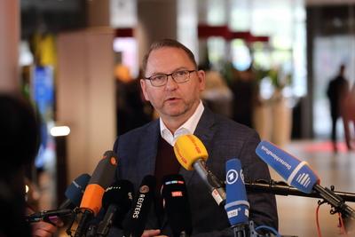 Tarifverhandlungen in Potsdam-stock-foto