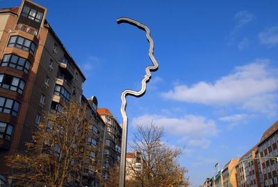 Bildnummer: 56271696  Datum: 11.11.2011  Copyright: imago/PEMAX11112011, Berlin/Mitte-Tiergarten: Seit dem 08.11.2011 steht die Silhouette von Georg Elser, dem Hitler-Attent?ter in der Wilhelmstrasse. Das 17m hohe Stahlprofil wurde von Ulrich Klages geschaffen.. Gesellschaft Objekte Reisen Denkmal 2. Weltkrieg xdp x0x 2011 quer Geschichte Denkmal  56271696 Date 11 11 2011 Copyright Imago PEMAX  Berlin centre Tiergarten since the 08 11 2011 is the Silhouette from Georg Elser the Hitler Bombers in the Wilhelmstra?e the 17M high Steel profile was from Ulrich Klages created Society Objects Travel Monument 2 World War II XDP x0x 2011 horizontal History Monument-stock-foto
