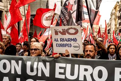 Demonstration against European Union that is rearming-stock-foto