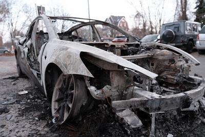 Brandstiftung an vier  Autos der Marke Tesla  in Berlin-stock-foto