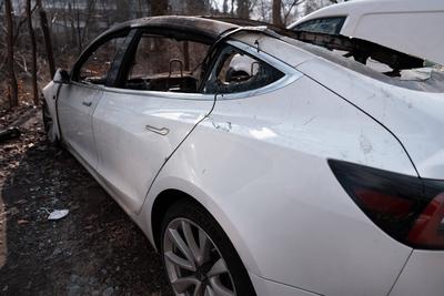 Brandstiftung an vier  Autos der Marke Tesla  in Berlin-stock-foto