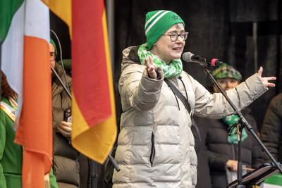 St. Patrick's Day in M?nchen, Parade am Sonntag, Maeve Collins, irische Botschafterin, 16. M?rz 2025-stock-foto