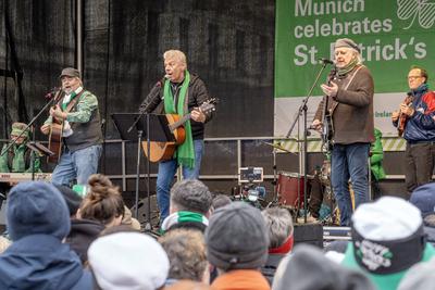 OB Dieter Reiter tritt mit der Paul Daly Band auf, St. Patrick's Day in M?nchen, Parade am Sonntag, 16. M?rz 2025-stock-foto