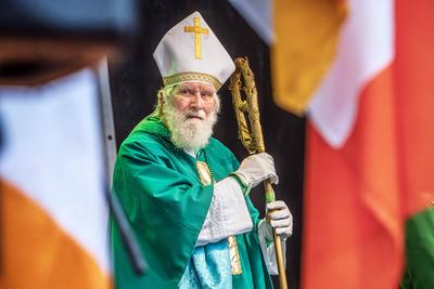 St. Patrick's Day in M?nchen, Parade am Sonntag, Wolfgang Schramm als St. Patrick, 16. M?rz 2025-stock-foto