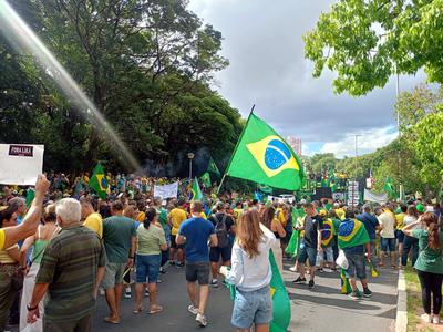 Protest against lula brings together hundreds of people in porto alegre, in rio grande do sul-stock-photo