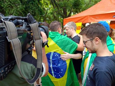 Protest against lula brings together hundreds of people in porto alegre, in rio grande do sul-stock-photo