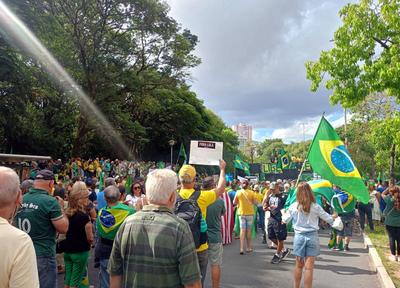 Protest against lula brings together hundreds of people in porto alegre, in rio grande do sul-stock-photo