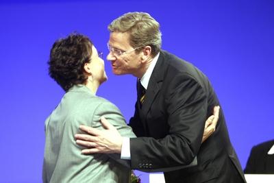 Bildnummer: 55355542  Datum: 13.05.2011  Copyright: imago/Sven SimonDer ehemalige Parteivorsitzende Guido WESTERWELLE gratuliert Birgit HOMBURGER zur Wahl als stellvertretende Vorsitzende, FDP-Bundesparteitag vom 13.-15.05.2011 in Rostock, 13.05.2011. Politik People GER Parteitag xo0x kbdig xub 2011 quer Highlight FDP die Liberalen Partei Parteien Politik Politiker F.D.P. liberal Parteien Parteitag Delegierte Bundesaussenminister Aussenminister Ausw?rtiges Amt Umarmung DatenbankBildnummer 55355542 Date 13 05 2011 Copyright Imago Sven Simon the former Party chairman Guido Westerwelle congratulated Birgit Homburger to Choice as vice Chairman FDP Federal Party of 13 15 05 2011 in Rostock 13 05 2011 politics Celebrities ger Party xo0x Kbdig  2011 horizontal Highlight FDP the Liberals Party Parties politics Politicians F D P Liberal Parties Party Delegates German Foreign Minister Foreign Minister Foreign Office Hug Database-stock-foto
