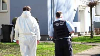 T?dlicher Schusswaffengebrauch ? Randalierer bedroht Polizeibeamte mit Messer und wird erschossen-stock-foto