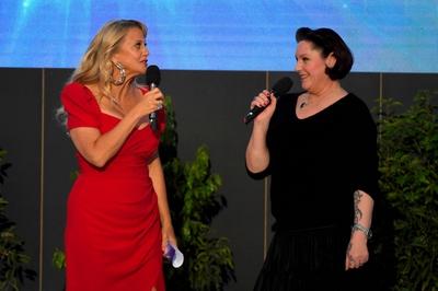 02.06.2023 STARnacht am Neusiedler See im Burgenland (AUT) Seebühne Mörbisch Barbara Schöneberger und Anna R. (Rosenstol-stock-foto