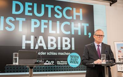 20250317 OeVP Praesentation Plakate zur Wien-Wahl-stock-foto