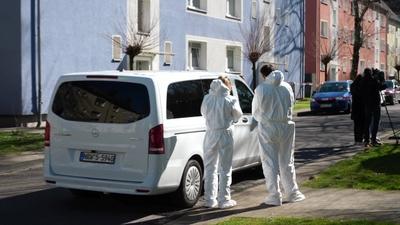 T?dlicher Schusswaffengebrauch ? Randalierer bedroht Polizeibeamte mit Messer und wird erschossen-stock-foto