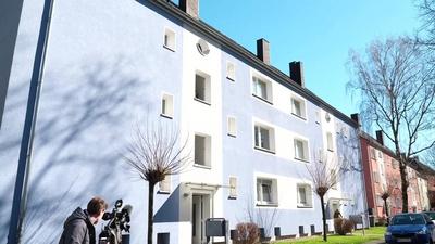 T?dlicher Schusswaffengebrauch ? Randalierer bedroht Polizeibeamte mit Messer und wird erschossen-stock-foto