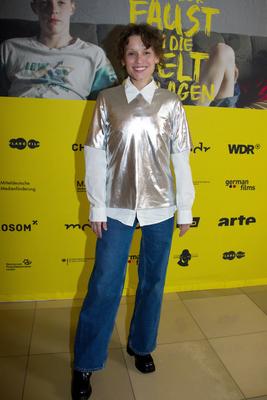 "Mit der Faust in die Welt schlagen", Premiere im Delphi Filmpalast, Berlin, 17.03.2025-stock-foto
