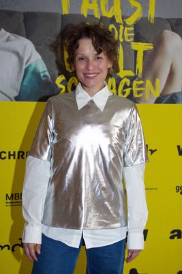 "Mit der Faust in die Welt schlagen", Premiere im Delphi Filmpalast, Berlin, 17.03.2025-stock-foto