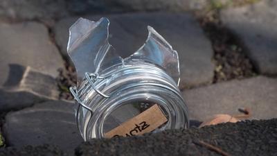 T?dlicher Schusswaffengebrauch ? Randalierer bedroht Polizeibeamte mit Messer und wird erschossen-stock-foto