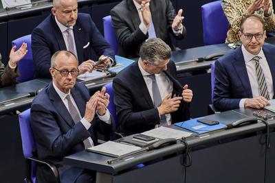 BT Abstimmung Grundgesetz?nderung - Friedrich Merz + Alexander Dobrindt + Torsten Frei-stock-foto