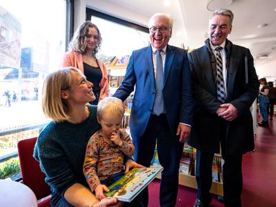 Bundespr?sident zur Ortszeit in Stadtallendorf-stock-foto