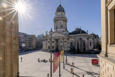 Gendarmenmarkt nach Wiederer?ffnung, Berlin, 17.03.2025-stock-foto